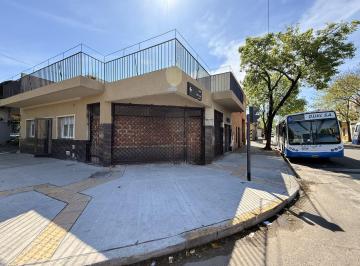Local comercial · 3 Ambientes · Excelente Local en Esquina con Terraza