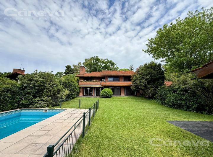 Casa · 455m² · 7 Ambientes · 2 Cocheras