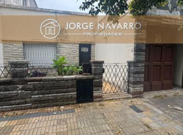 Terreno · 327m² · 4 Ambientes · 1 Cochera · Casa a Reciclar en San Andres