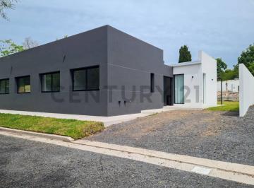 Casa · 94m² · 3 Ambientes · 1 Cochera · Casa en Venta a Estrenar en Barrio Cerrado