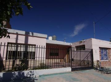 Casa de 2 ambientes, Plaza Huincul · Casa en Una Planta