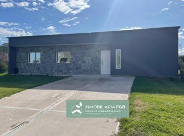 Casa · 210m² · 5 Ambientes · 2 Cocheras · Casa en Venta en El Cantón, Escobar - Pileta - Orientación Oeste - Oportunidad!