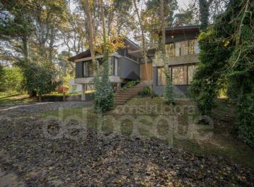 Casa de 5 ambientes, Cariló · Casa Moderna con Amplios Espacios Sociales (Cod - 60)
