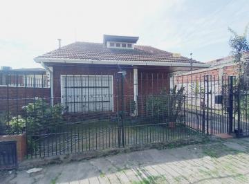 Casa de 5 ambientes, Berazategui · Berazategui Chalet, Amplio y Cómodo