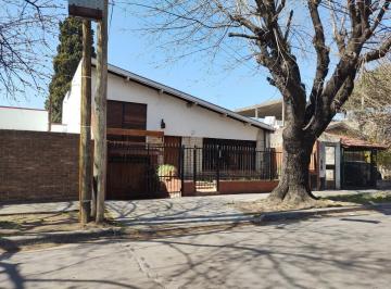 Casa · 180m² · 4 Ambientes · 2 Cocheras · Chalet en Venta 3 Dorm. Jardin Pileta Garage Av
