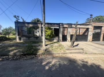 Casa · 120m² · 5 Ambientes · 1 Cochera · Casa de 4 Habitaciones en Camino de Sirga