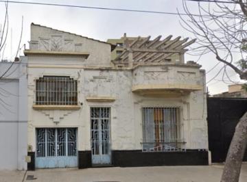 Casa · 376m² · 8 Ambientes · 1 Cochera · Venta de Casa/lote en Parque Avellaneda Ideal Inversor