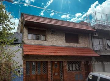 Casa · 41m² · 6 Ambientes · 1 Cochera · Casa Ideal Dos Familias en Jose Ingenieros