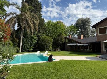 Casa · 287m² · 6 Ambientes · 6 Cocheras · Casa en Mapuche C. C