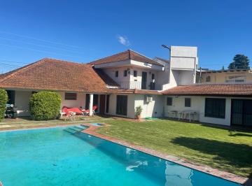 Casa · 320m² · 6 Ambientes · 2 Cocheras · Casa en Gonnet