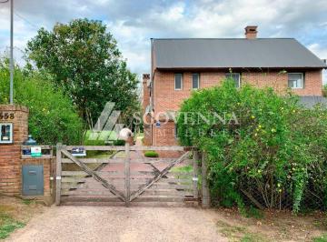 Casa en Venta de 4 ambientes Barrio Parque Las Lomadas · Retasada! Espectacular Casa Moderna en Venta - Bº Las Lomadas