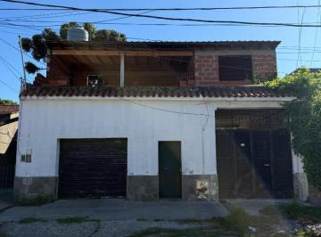 Casa · 283m² · 3 Ambientes · 1 Cochera · Casas 3 y 2 Ambientes a Refaccionar