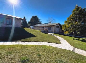 Casa · 224m² · 7 Ambientes · 2 Cocheras · En Venta Casa Cabaña y Piscina - en Piedra del Aguila - Neuquen