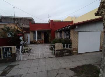 Casa de 8 ambientes, Avellaneda · Casa Ideal Para Dos Familias con Cochera, Patio y Terraza