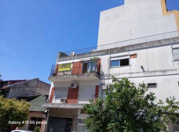 Departamento de 3 ambientes, Versalles · Departamento de 3 Ambientes Al Frente con Balcon Super Luminoso.