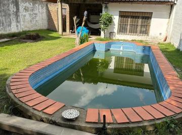 Casa · 153m² · Oportunidad. Casa a La Venta en de Vicenzo Chico.