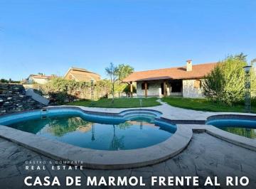 Casa · 300m² · 6 Ambientes · 1 Cochera · Casa de Marmol Blanco 3 Dorm. con Piscina Frente Al Rio en Las Ensenadas, Villa Carlos Paz