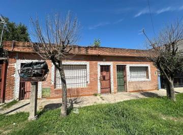 Casa · 160m² · 4 Ambientes · Casa en Venta en Gonzalez Catan