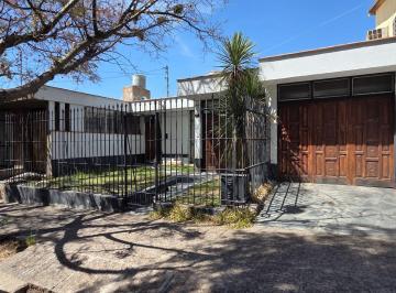 FRENTE · Excelente Casa, Barrio Supe