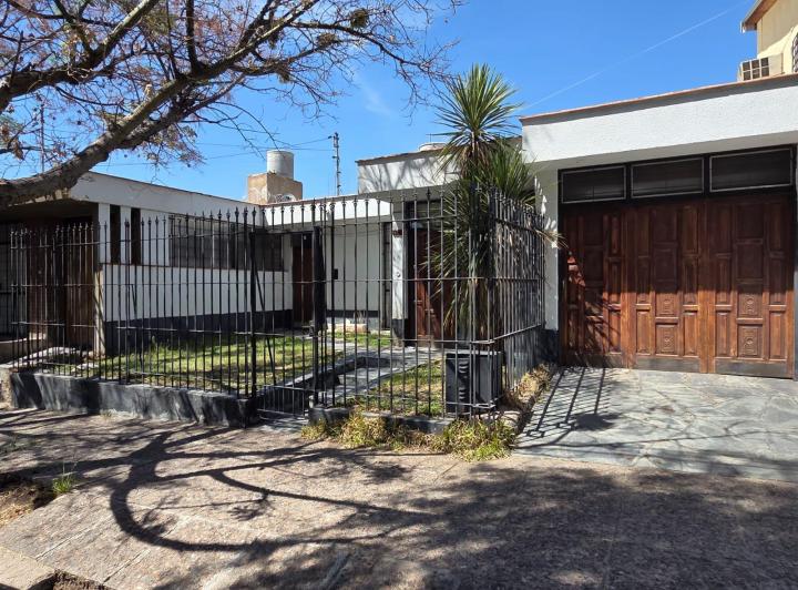 Casa · 144m² · 6 Ambientes · 1 Cochera