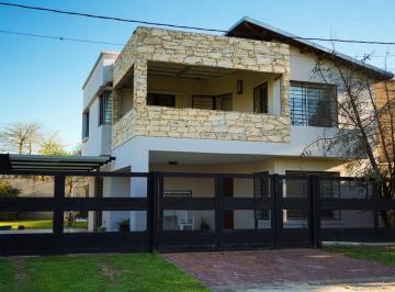 Casa · 164m² · 6 Ambientes · 2 Cocheras · Casa en Pueblo Esther