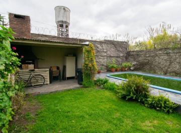 Casa · 160m² · 5 Ambientes · 1 Cochera · Casa Venta La Plata 2 Dorm. Quincho Pileta