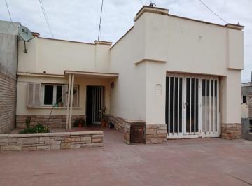 Casa · 100m² · 4 Ambientes · 1 Cochera · Casa en Venta en Bowen General Alvear Mendoza