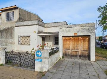 Casa · 155m² · 4 Ambientes · 2 Cocheras · Casa Amplia C/garaje Pedernera y Las Piedras U$s 75000