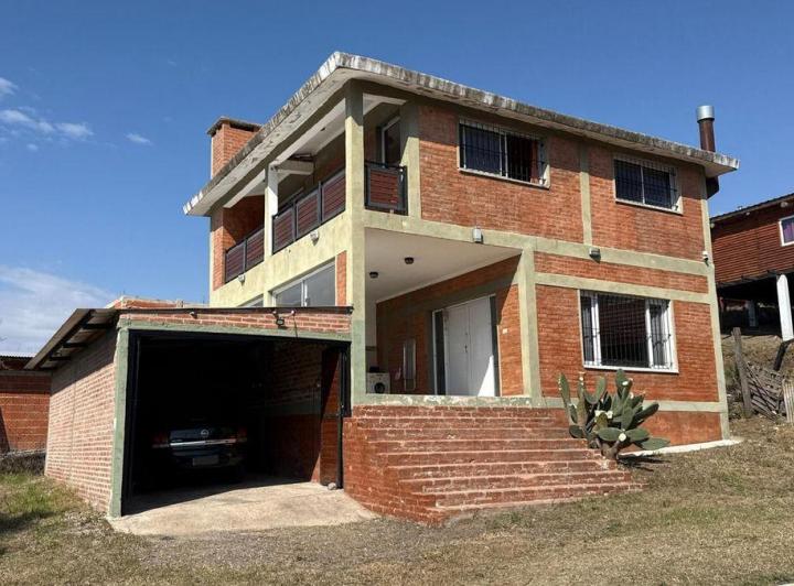 Casa · 146m² · 6 Ambientes · 1 Cochera