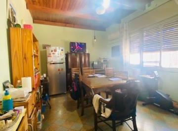 Casa · 130m² · 3 Ambientes · 1 Cochera · Casa - España y Hospitales