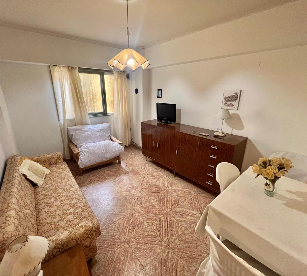 Departamento de 2 ambientes en Sarmiento al 2200