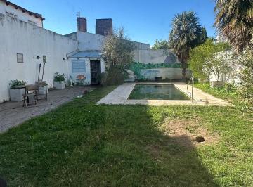 Casa de 8 ambientes, Bahía Blanca · Casa con 300 m² y 4 Dorm. en Venta en Universitario