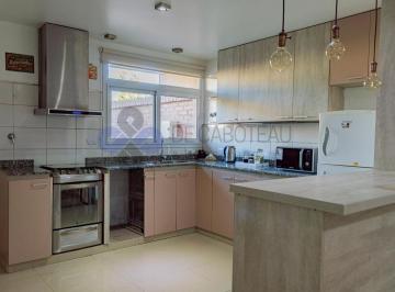 Casa · 122m² · 4 Ambientes · 1 Cochera · Venta Casa Perticone