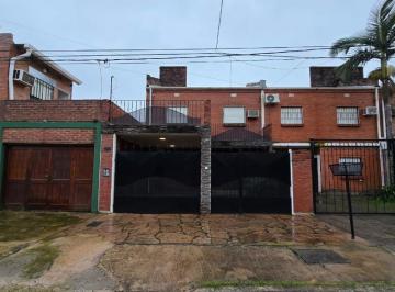 Casa · 145m² · 5 Ambientes · 1 Cochera · Casas - Casa - Centro, Resistencia