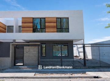 PH · 132m² · 4 Ambientes · 1 Cochera · Dúplex 3 Dorm. en Venta en Confluencia Rural