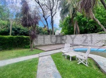 Casa · 230m² · 4 Ambientes · 2 Cocheras · Casa en Venta en Villa Elisa Gran Lote con Pileta
