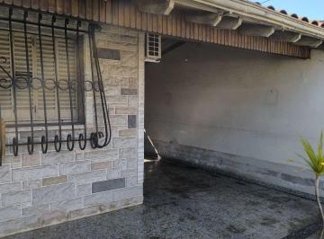 Casa en Venta de 3 ambientes San Justo · Casa de Tres Ambientes Sobre Lote Propio en San Justo