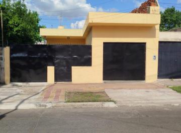 Casa · 100m² · 3 Ambientes · 1 Cochera · En Venta en Caseros Casa 3 Ambientes Amplio Lote de Terreno F: 10686