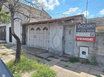 Casa de 3 ambientes, La Matanza · Venta - Casa 3 Amb C/fondo Libre, Cochera, Patio y Terraza - a Reciclar!