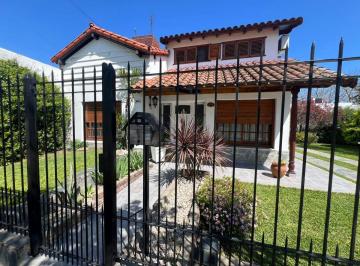 Casa de 4 ambientes, Esteban Echeverría · Hermosa Casa 4 Ambientes en Venta con Dos Locales Sobre Zona Comercial!