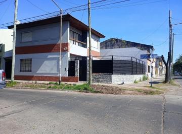 Casa · 150m² · 4 Ambientes · Casa Chalet en Venta en San Andres, San Martin, G. B. a. Zona Norte