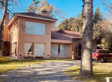 Casa de 10 ambientes, Pilar · Divina y Espaciosa Casa en Highland Park Country Club