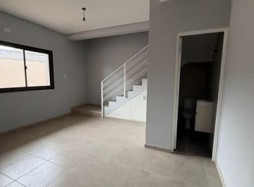 Casa de 5 ambientes, Ciudad de Mendoza · Dúplex en Venta C/ Cochera en 11.ª Sección San Agustín