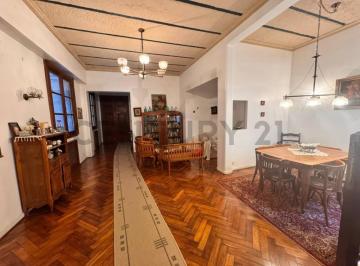 Casa · 263m² · 5 Ambientes · Venta de PH 5 Ambientes + Escritorio en Villa del Parque