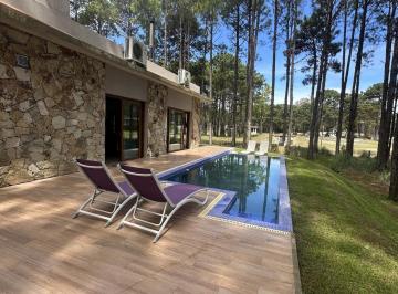 Casa · 270m² · 3 Ambientes · Casa 2 Dorm. en Alquiler Temporario Pinamar