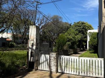 Casa de 3 ambientes, San Isidro · Reservado - en Excelente Ubicación, Av a Vía, PH 3 Ambientes, a Modernizar C/patio y Terraza