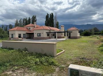 Casa · 270m² · 6 Ambientes · 2 Cocheras · Casa en Venta 3 Dorm. La Estancia de Cafayate Salta