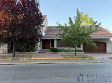 Casa · 378m² · 9 Ambientes · 2 Cocheras · 4 Hab/5 Baños/piscina/cochera Doble