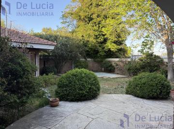Casa · 378m² · 9 Ambientes · 2 Cocheras · 4 Hab/5 Baños/piscina/cochera Doble
