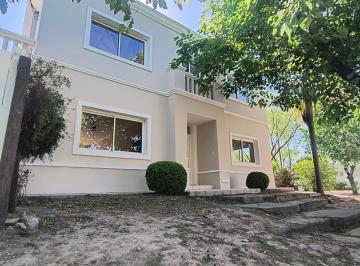 Casa de 7 ambientes, Córdoba · Valle Escondido - 3 Dor. + Esc en Pb. Excelente Ubicación!